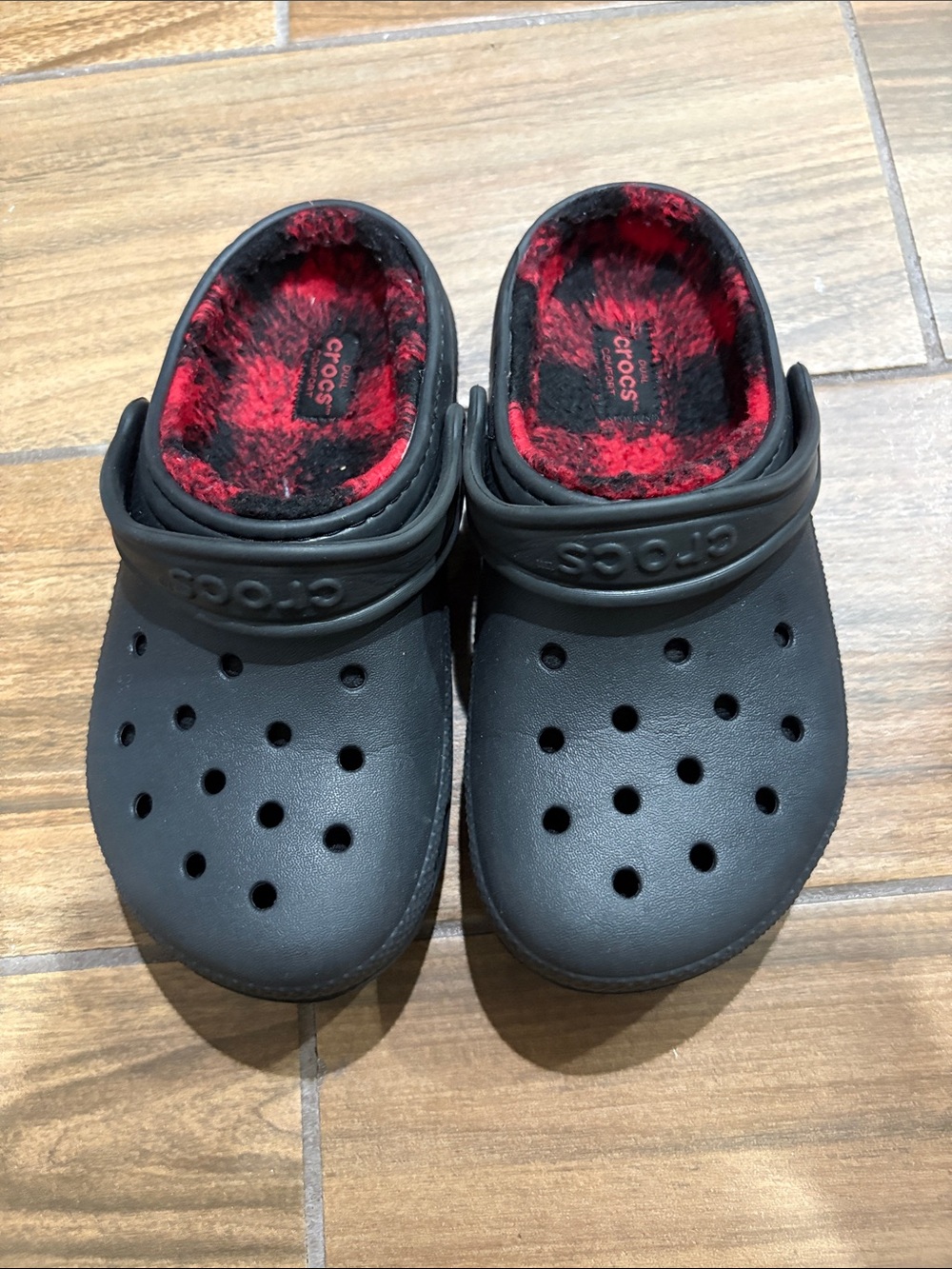 CROCS Kids Black Clog with Red Plaid Lining size 1